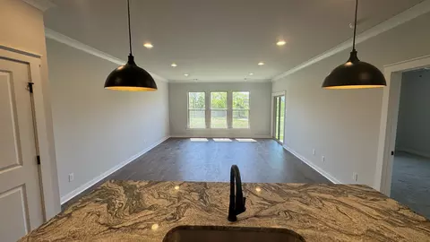 Living - 482 W Foxrun, Springfield, TN 37172 photo 1 of 2