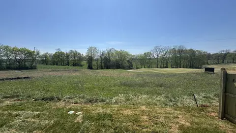 Exterior - 482 W Foxrun, Springfield, TN 37172 photo 2 of 3
