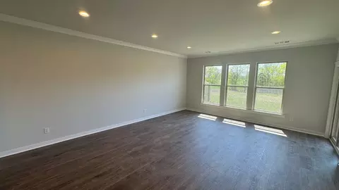 Living - 482 W Foxrun, Springfield, TN 37172 photo 2 of 2