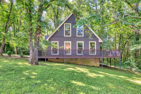 1144 Chestnut Dr, Burns, TN 37029