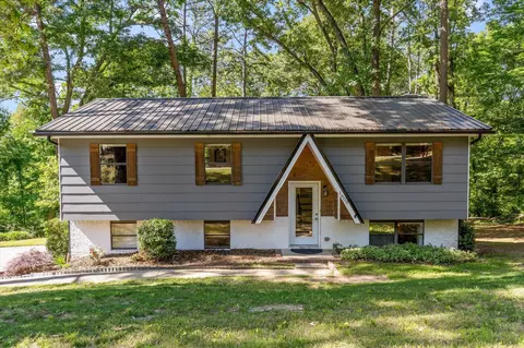 1609 Wendy Cir, Soddy Daisy, TN 37379