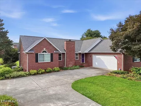 3110 Falcon Dr, Maryville, TN 37803