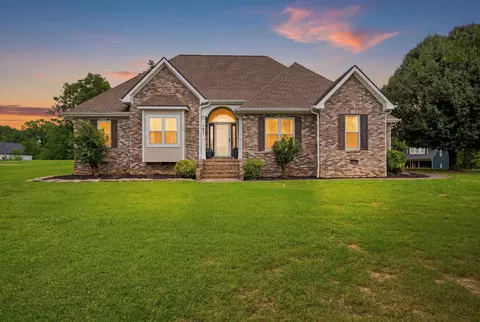 301 Dogwood Ln, Fort Oglethorpe, GA 30742