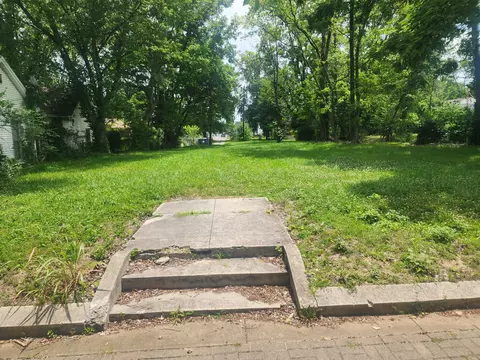 1704 S Campbell St, Hopkinsville, KY 42240