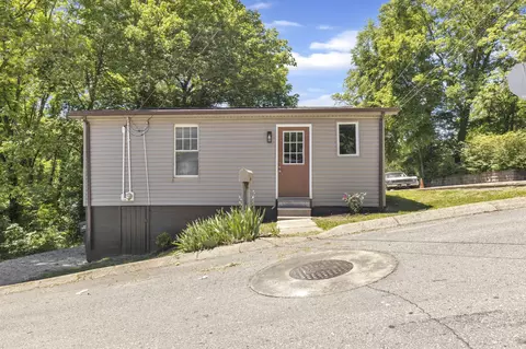 Exterior - 223 4th Ave E, Springfield, TN 37172 photo 2 of 3