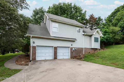 108 Tempura Dr, Oak Ridge, TN 37830
