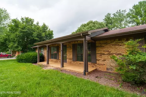 405 Dogleg Dr, Livingston, TN 38570