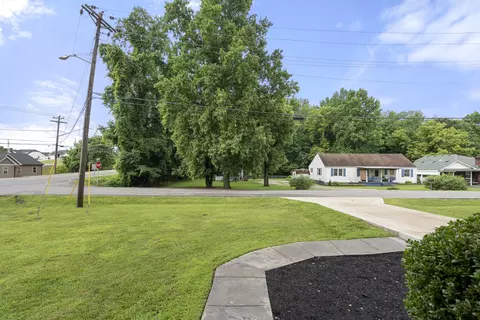 Exterior - 100 Brook Dr, Dickson, TN 37055 photo 3 of 8