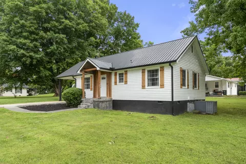 Exterior - 100 Brook Dr, Dickson, TN 37055 photo 2 of 8