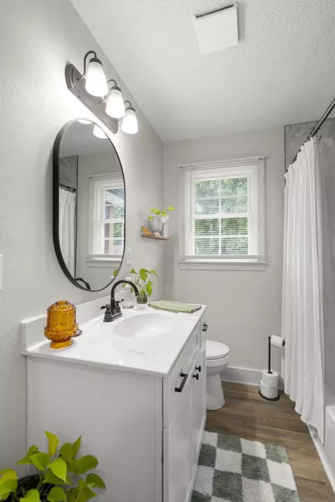 Bath - 100 Brook Dr, Dickson, TN 37055 photo 3 of 4