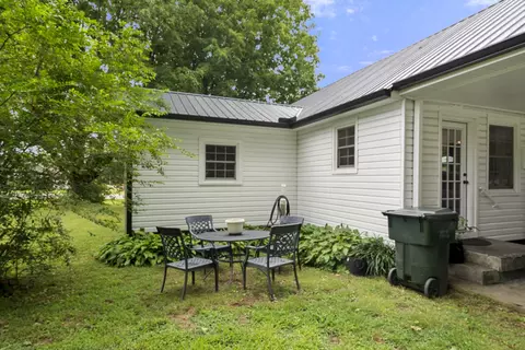 Exterior - 100 Brook Dr, Dickson, TN 37055 photo 4 of 8