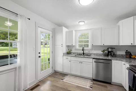 Kitchen - 100 Brook Dr, Dickson, TN 37055 photo 4 of 4