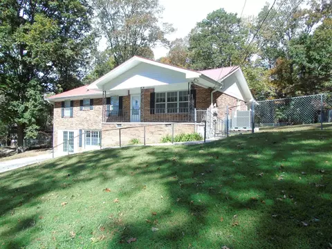 419 Benton Ln, Soddy Daisy, TN 37379