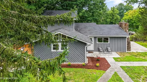 285 Vanover Ln, Jacksboro, TN 37757