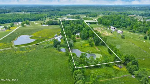 60 Greenview Ln, Crossville, TN 38571