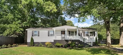 90 Whitman St, Ringgold, GA 30736