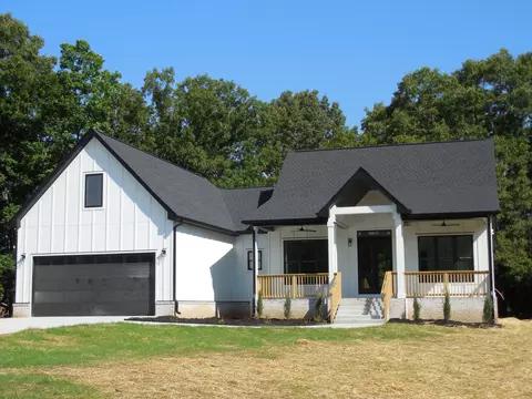 1064 Mulberry St, Burns, TN 37029