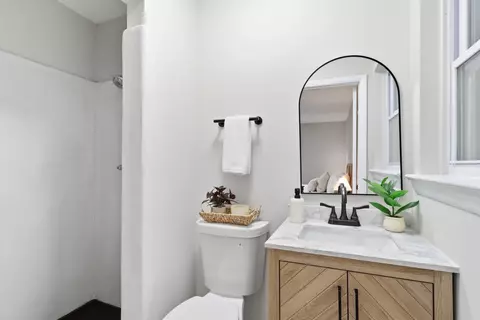 Bath - 7101 Moreview Rd, Chattanooga, TN 37412 photo 2 of 4