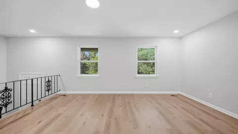Living - 7101 Moreview Rd, Chattanooga, TN 37412 photo 4 of 5