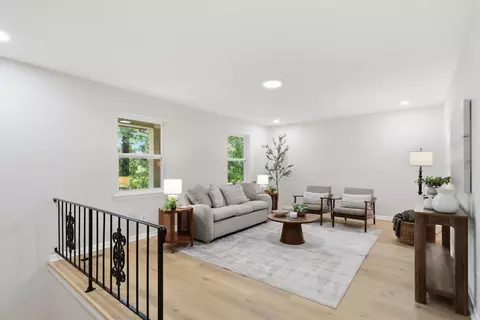 Living - 7101 Moreview Rd, Chattanooga, TN 37412 photo 3 of 6