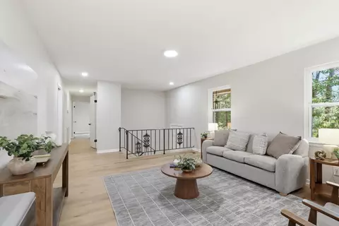 Living - 7101 Moreview Rd, Chattanooga, TN 37412 photo 5 of 6