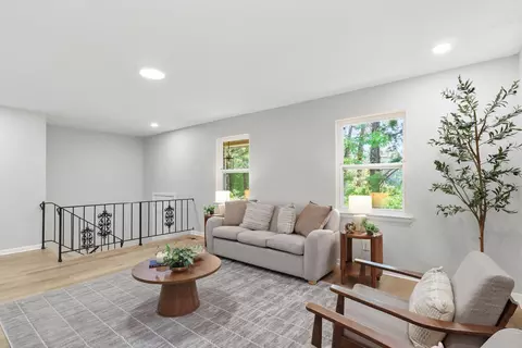 Living - 7101 Moreview Rd, Chattanooga, TN 37412 photo 2 of 6