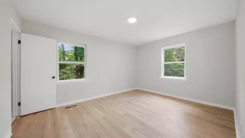 Bedroom - 7101 Moreview Rd, Chattanooga, TN 37412 photo 4 of 10