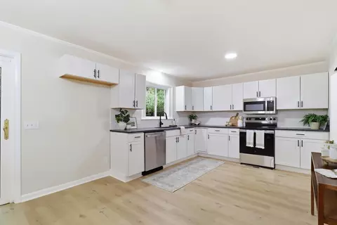 Kitchen - 7101 Moreview Rd, Chattanooga, TN 37412 photo 4 of 4