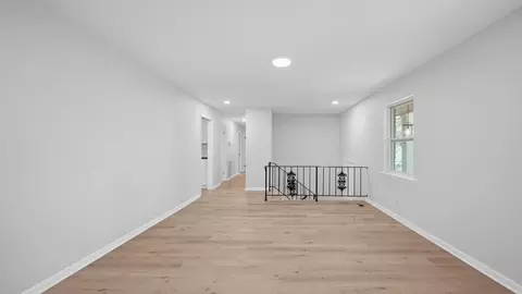 Living - 7101 Moreview Rd, Chattanooga, TN 37412 photo 5 of 5