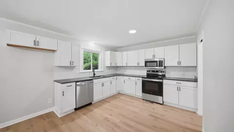 Kitchen - 7101 Moreview Rd, Chattanooga, TN 37412 photo 3 of 3