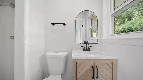 Bath - 7101 Moreview Rd, Chattanooga, TN 37412 photo 6 of 10