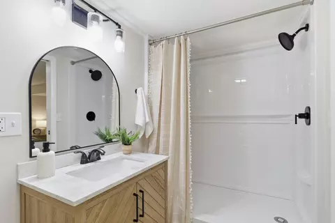 Bath - 7101 Moreview Rd, Chattanooga, TN 37412 photo 4 of 4