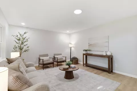 Living - 7101 Moreview Rd, Chattanooga, TN 37412 photo 1 of 6