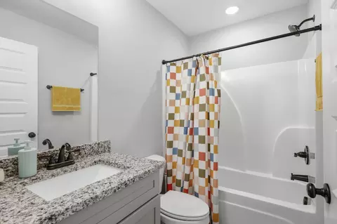 Bath - 2079 Claudia Ln, Springfield, TN 37172 photo 1 of 3