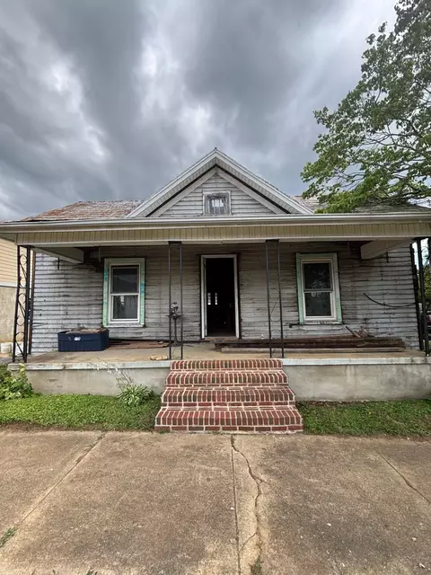 304 E Cottage Ave, Elizabethton, TN 37643