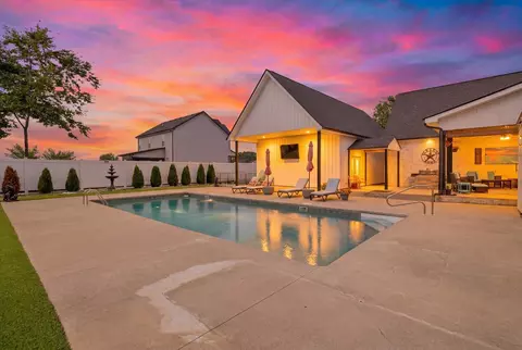 348 Ellington Dr, Clarksville, TN 37043