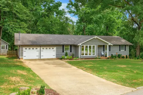 3350 Oak Burr Dr, Chattanooga, TN 37419