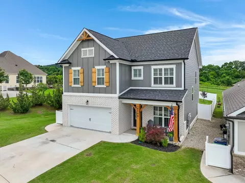 8740 Seven Lakes Dr, Ooltewah, TN 37363