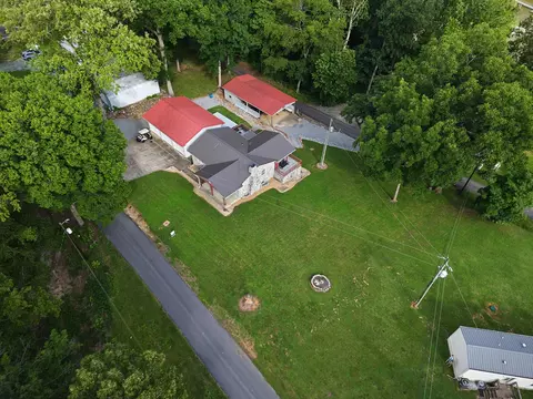 751 Ridge Dr, Cadiz, KY 42211