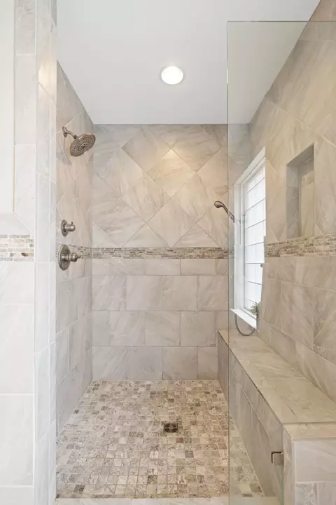 Bath - 1005 Market St, Franklin, TN 37067 photo 5 of 10