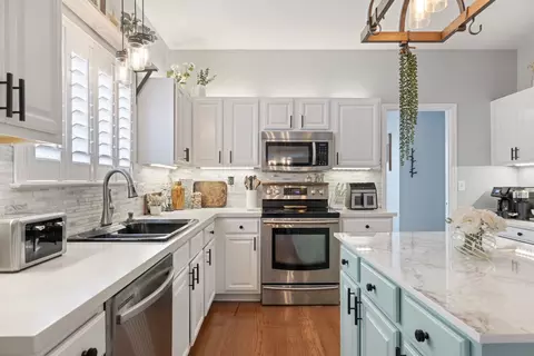 Kitchen - 1005 Market St, Franklin, TN 37067 photo 3 of 5