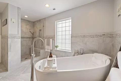 Bath - 1005 Market St, Franklin, TN 37067 photo 4 of 10