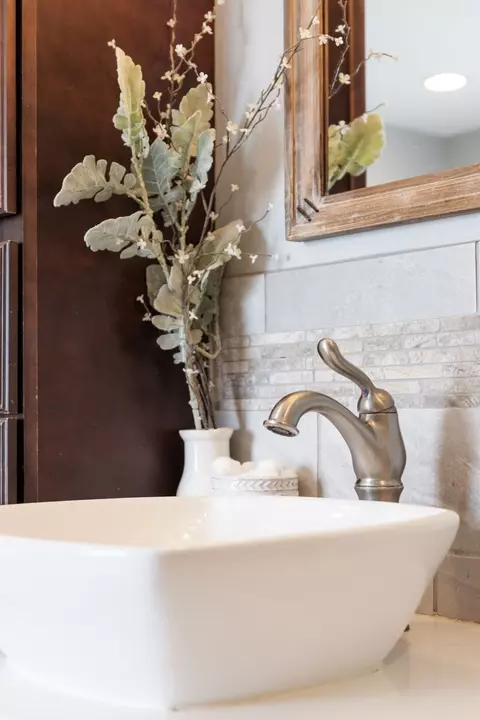 Bath - 1005 Market St, Franklin, TN 37067 photo 9 of 10
