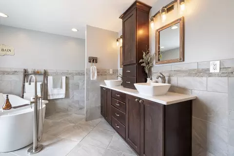 Bath - 1005 Market St, Franklin, TN 37067 photo 2 of 10