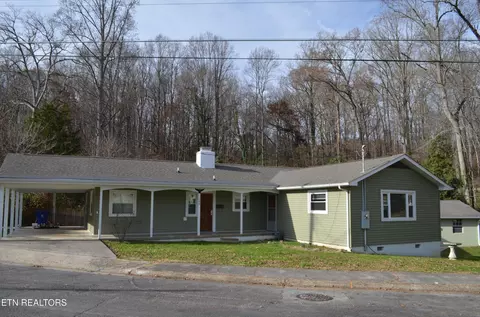 106 Cedar Ln, Oak Ridge, TN 37830