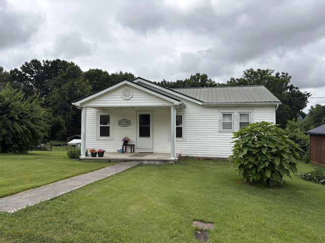 204 Blair Ave, Sweetwater, TN 37874