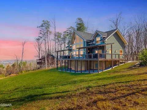 3360 Priscilla Heights Ln, Sevierville, TN 37862