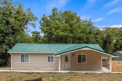 133 Mccraw St, Rossville, GA 30741