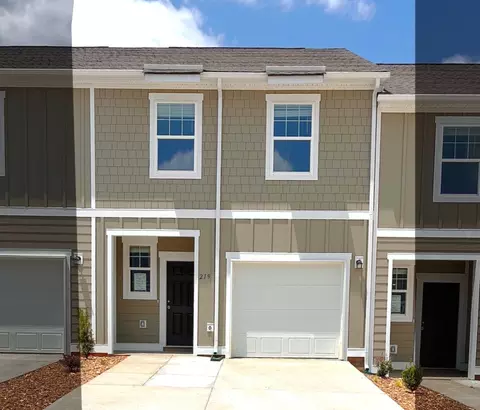 219 Darlington Dr, Dickson, TN 37055