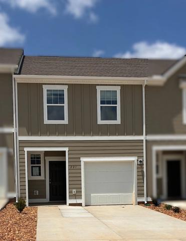 221 Darlington Dr, Dickson, TN 37055